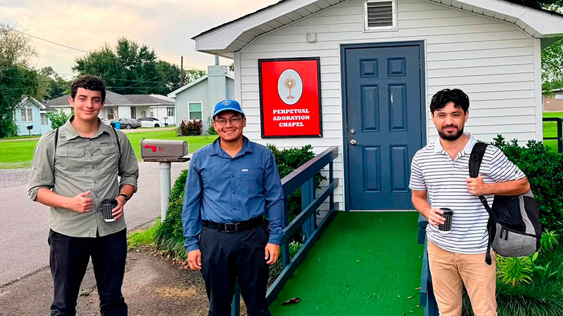 Trio travels on foot through River Parishes on spiritual journey