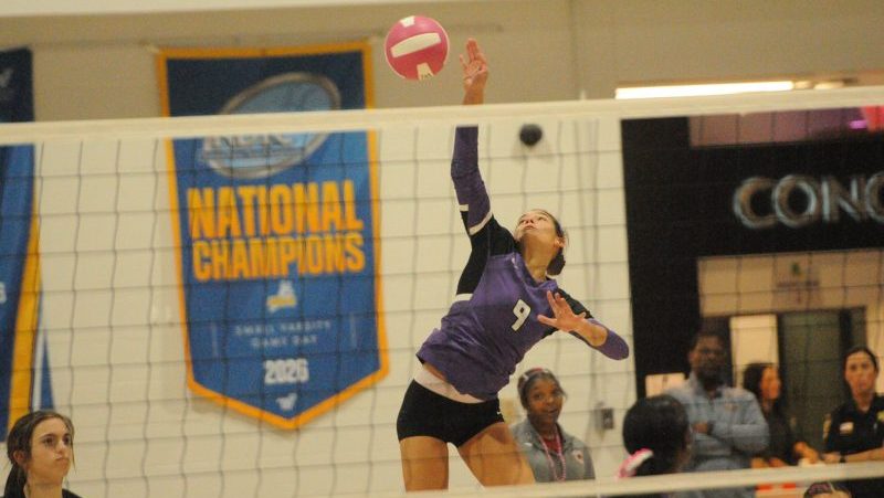 Hahnville beats Destrehan, secures 5th straight district championship
